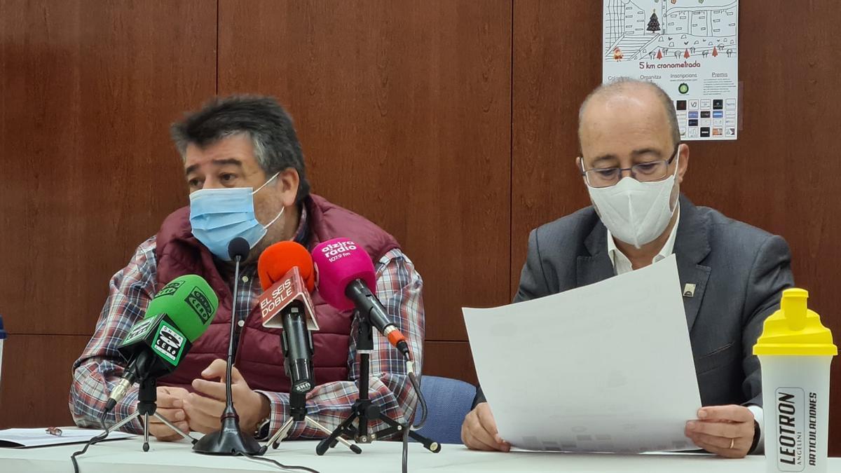 El edil de Deportes, Fernando Pascual, junto al alcalde de Alzira, Diego Gómez.