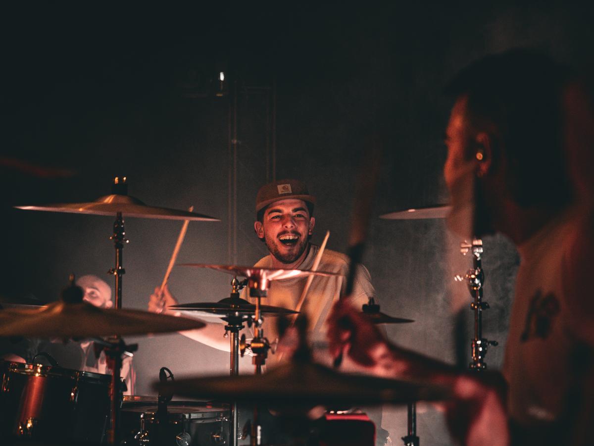 Integrantes da Banda do Peixe, durante o concerto.