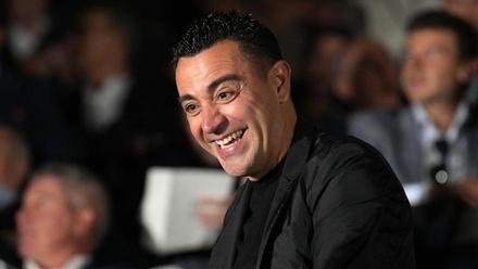 Reencuentro Xavi - Laporta sin saludo