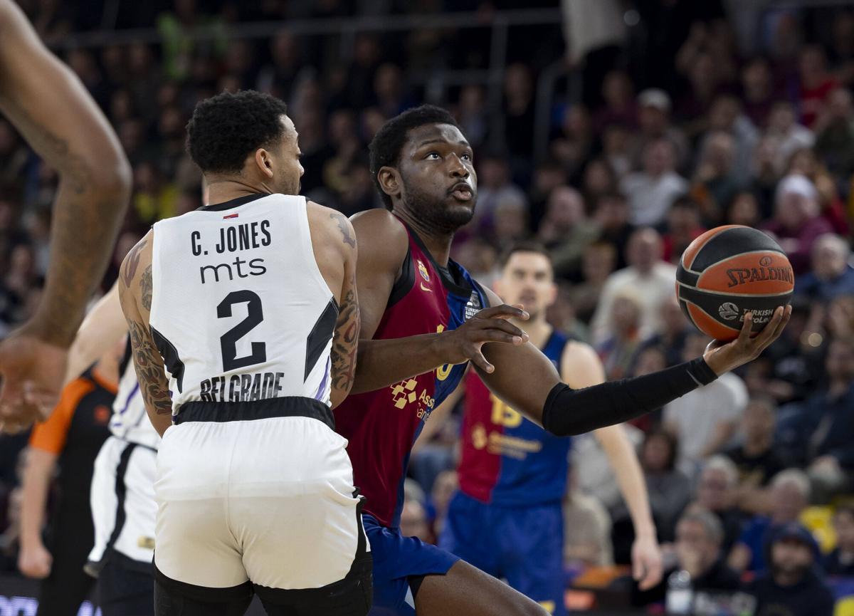 Metu intenta superar a Jones.
