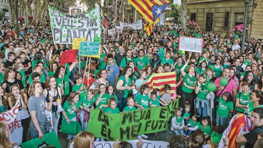 Profesores y padres de toda Mallorca se manifestarán ante el Consolat de Mar para exigir a Bauzá la retirada del TIL.