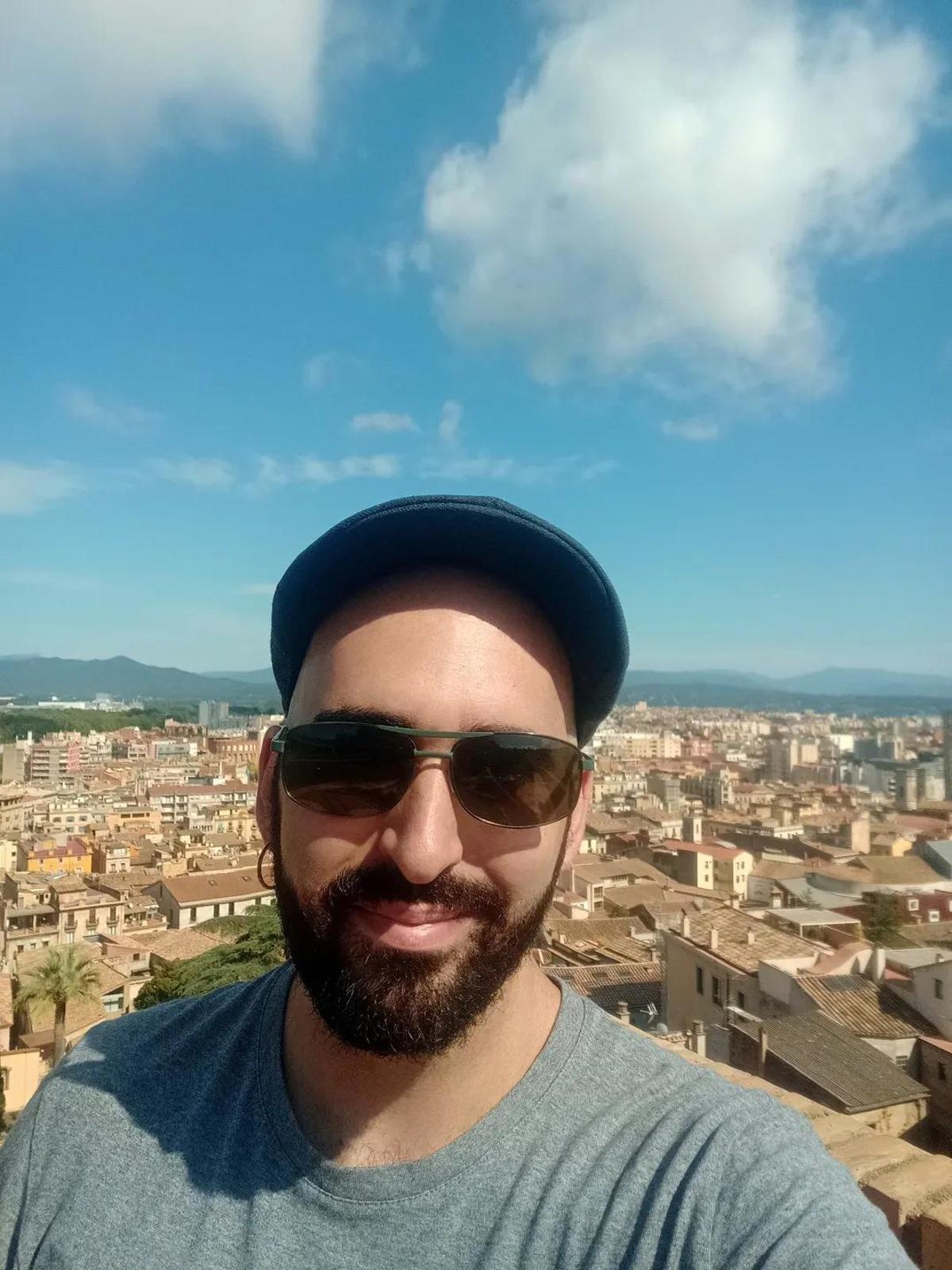 El cantant Toni Torrico també participa en aquesta gala contra l'Alzheimer.