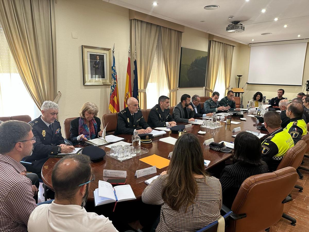 Vista general de la reunión mantenida en la Subdelegación del Gobierno de Alicante.