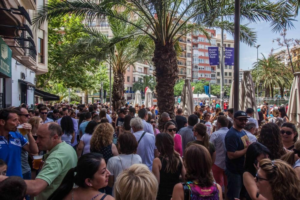 Las mascletàs previas a hogueras arrancan con mucho público y sin incidentes