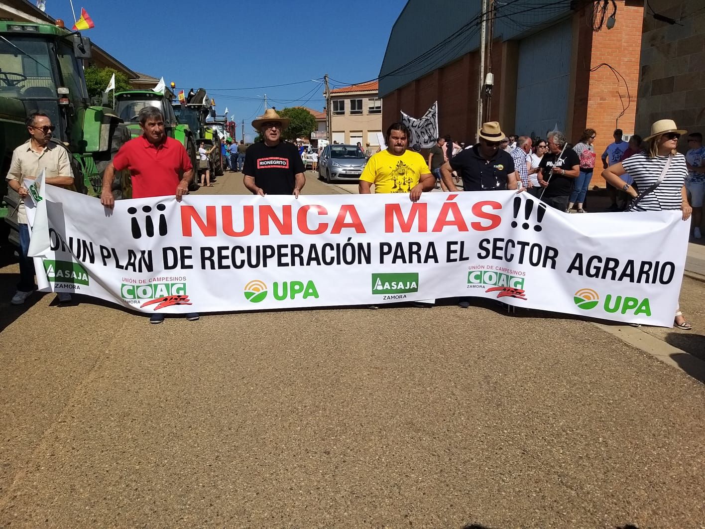 Agricultores de Tábara se manifiestan por los incendios