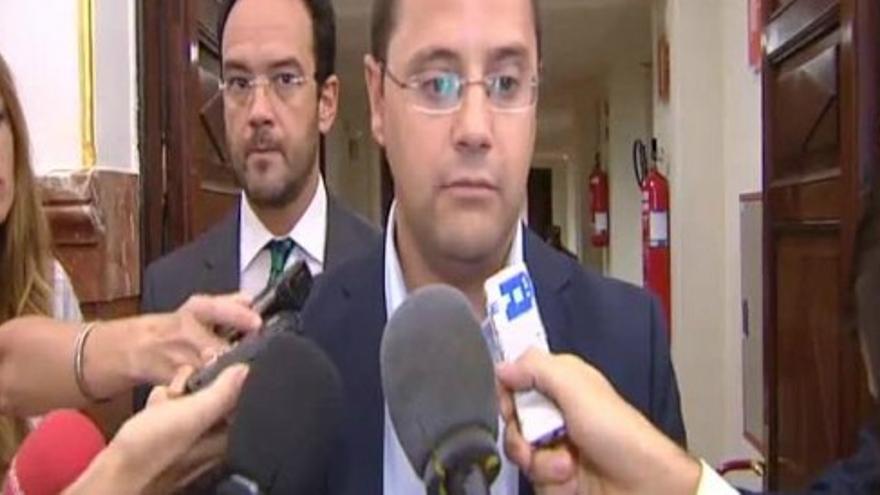 Griñán y Chaves ponen sus actas a disposición del PSOE