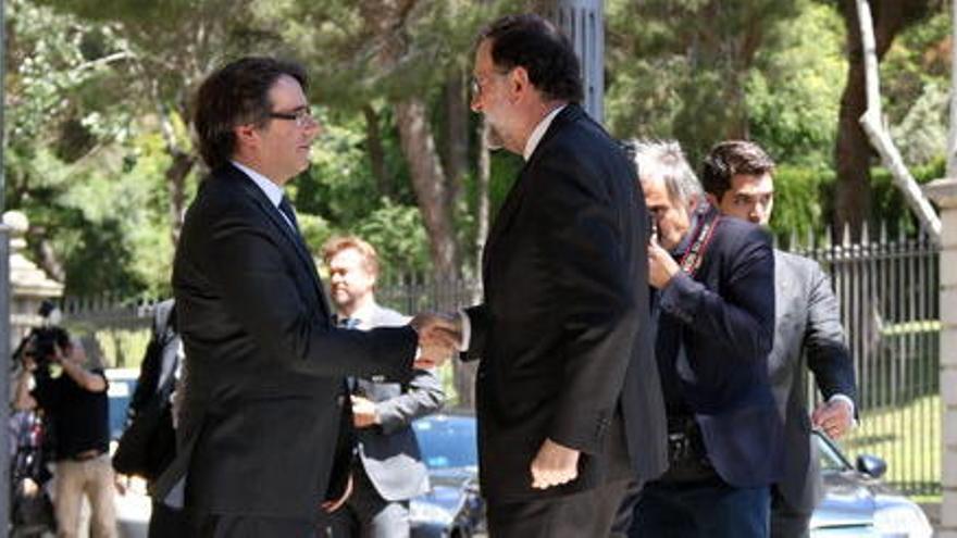 Puigdemont envia a Rajoy la sol·licitud per iniciar les negociacions pel referèndum