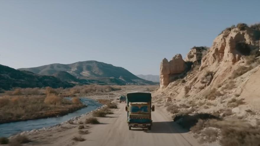 Captura del tráiler de la película grabada en diferentes escenarios de la provincia de Alicante. En este caso en el cauce del río Vinalopó en Novelda.