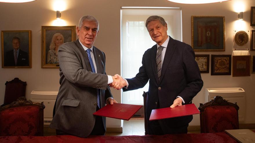 El Museo de la Seda y la Real Fábrica de Tapices sellan firman un convenio histórico