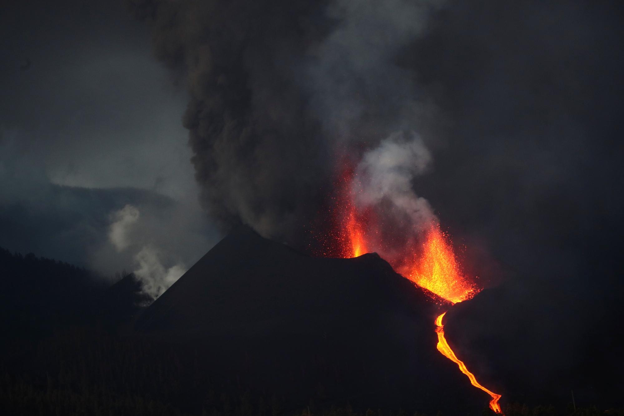 El volcán de Cumbre Vieja, en plena erupción.