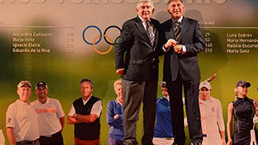 José Jover recibe la Medalla  de Oro al Mérito del Golf