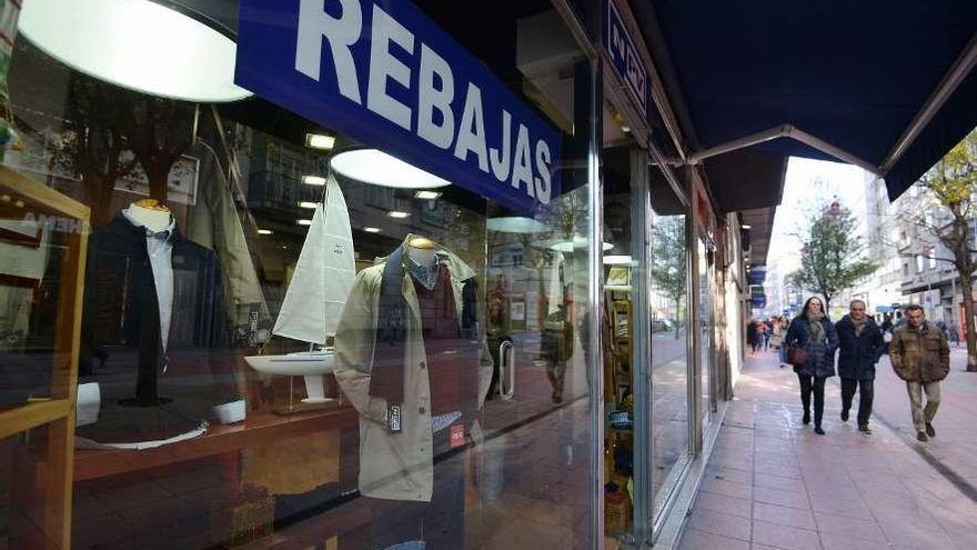 Una tienda de ropa en el centro de la ciudad. // Gustavo Santos