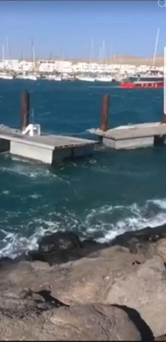 El temporal rompe dos pantalanes en La Graciosa