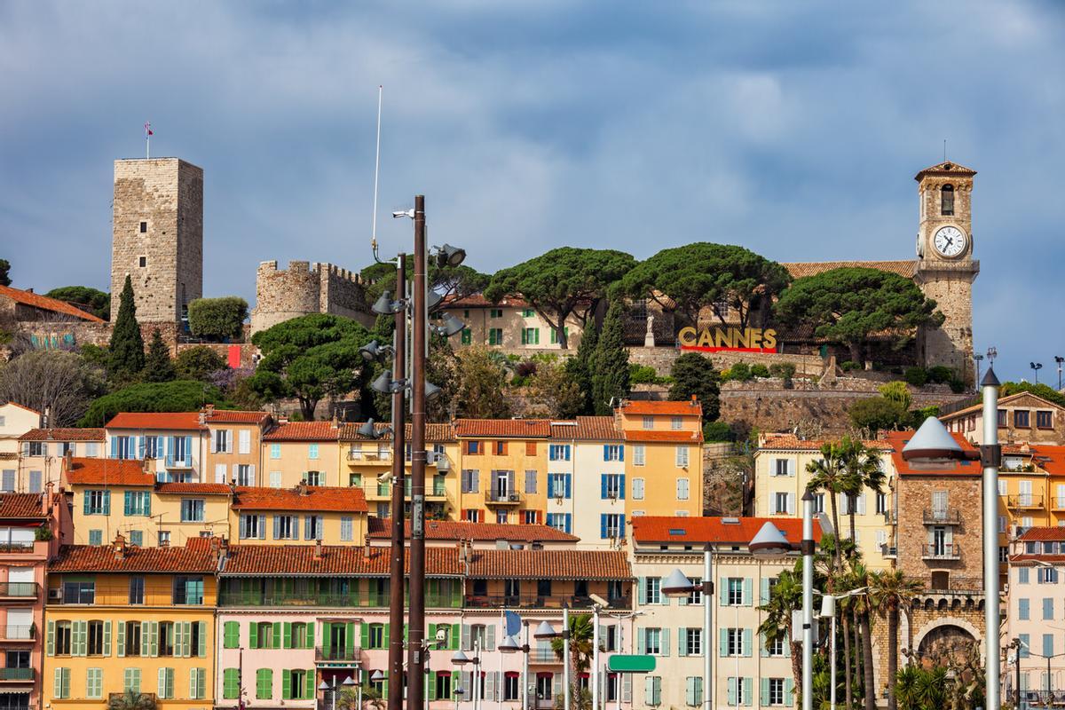 A pesar de lujo, Cannes mantiene el encanto de las ciudades antiguas.