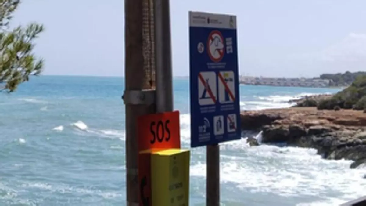 Alcalà instala paneles para alertar de emergencias en playas sin vigilancia