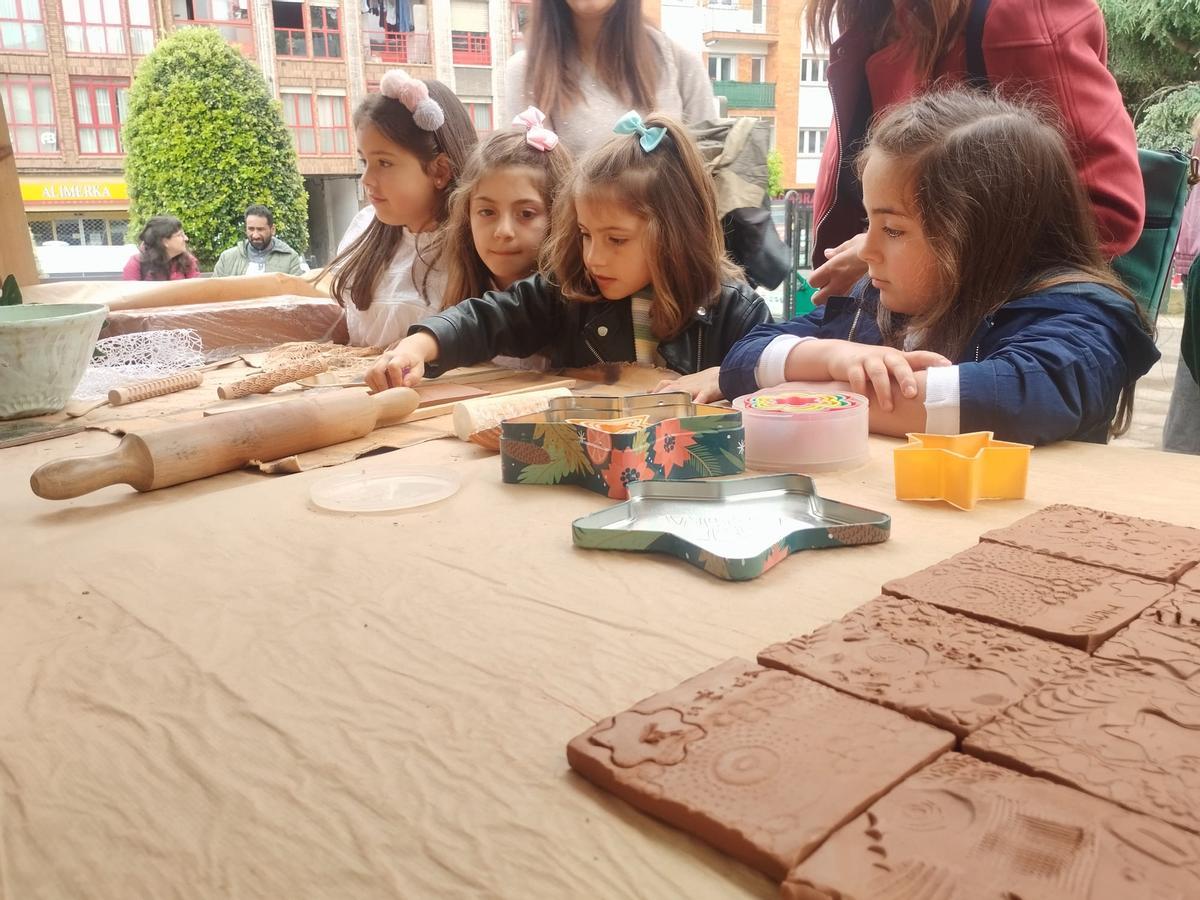 El Mercado Tradicional de San Isidro, de bote en bote, en imágenes