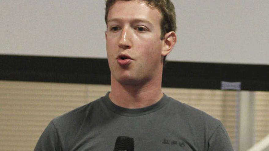 Mark Zuckerberg, durante la presentación de las novedades de servicios para móvil de Facebook