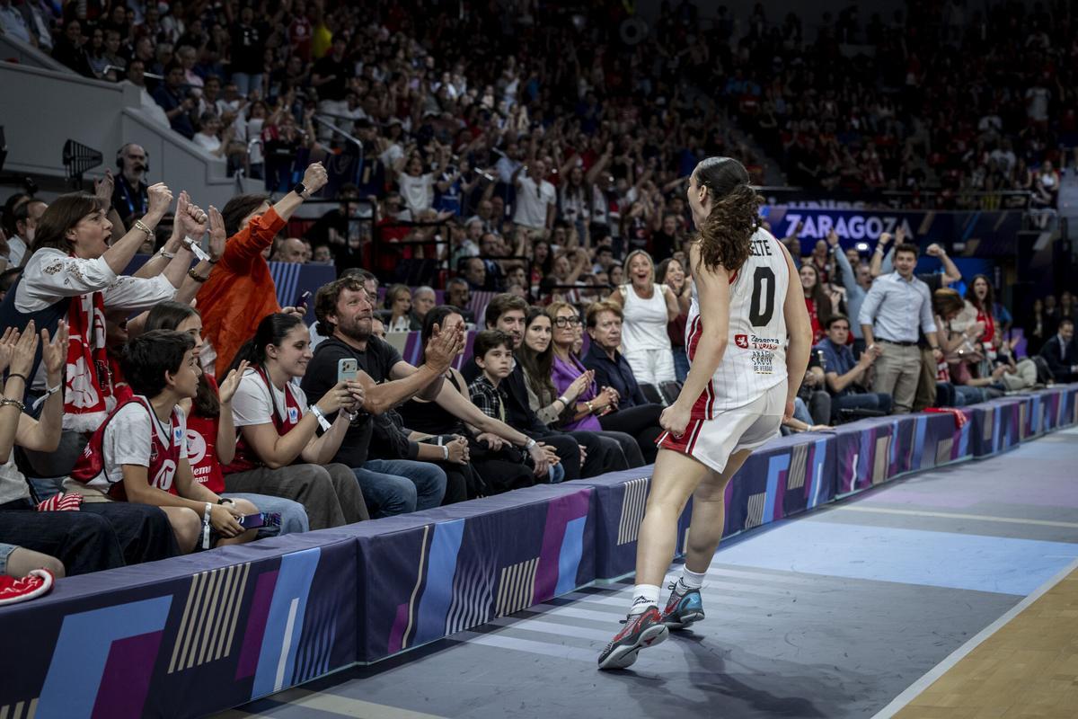 Carla Leite celebra con rabia uno de sus triples ante el Spar Girona en el tercer y cuarto puesto de la Euroliga.