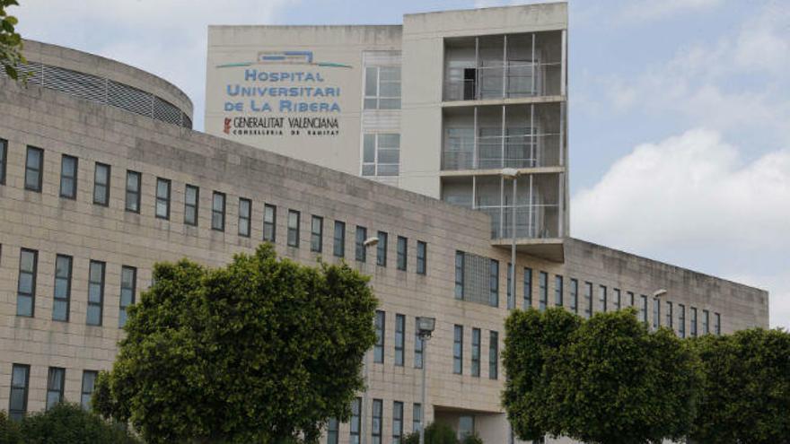 El Hospital de la Ribera incorpora la biopsia rápida para cáncer de mama