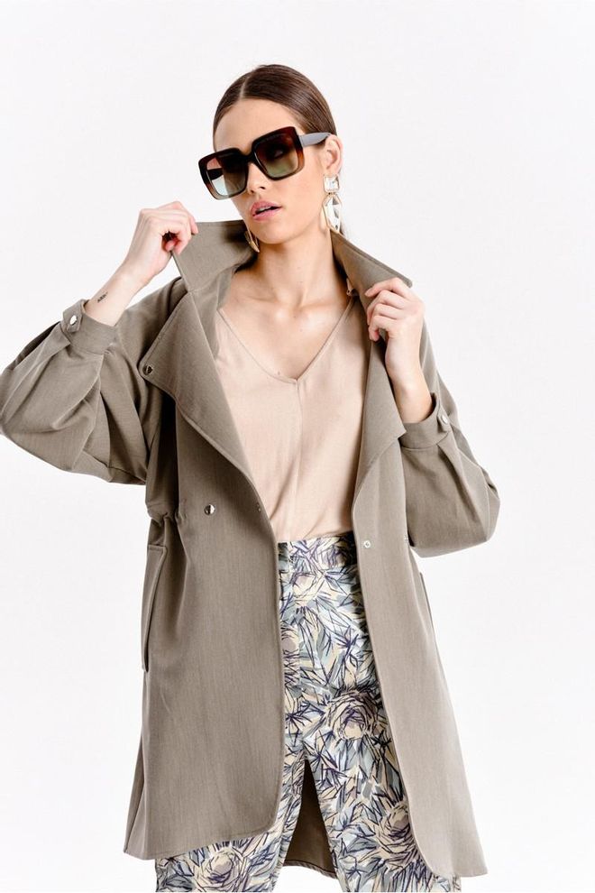 Abrigo estilo gabardina de Molly Bracken