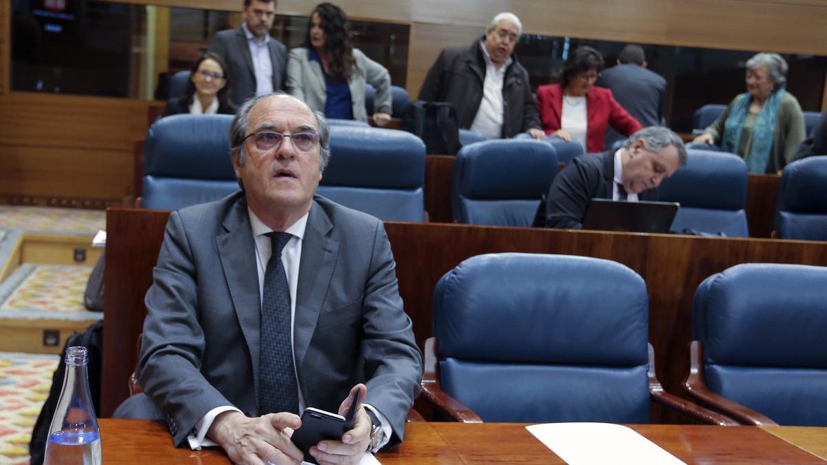 La bancada socialista en la Asamblea, con Gabilondo