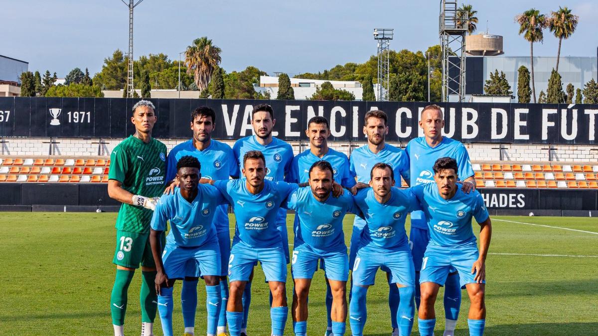 Primer equipo titular de la UD Ibiza de Romo, hoy en Valencia.