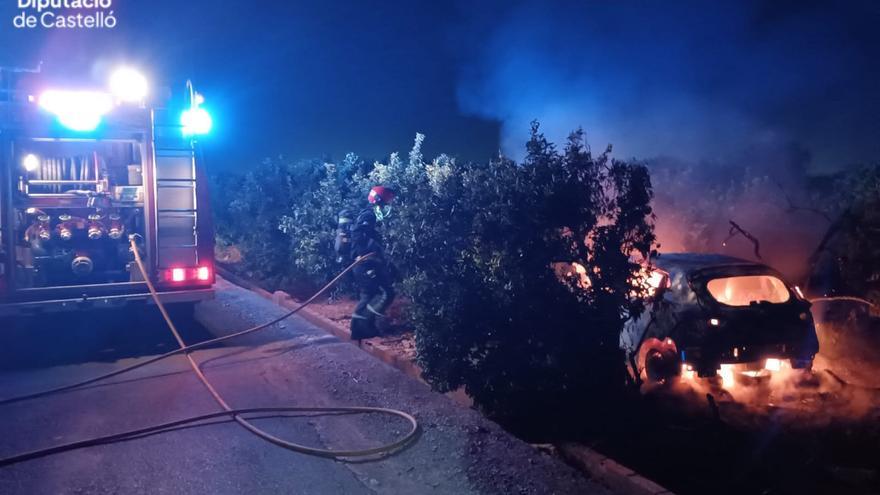 Una conductora sufre una salida de la vía en la Vall y provoca un incendio