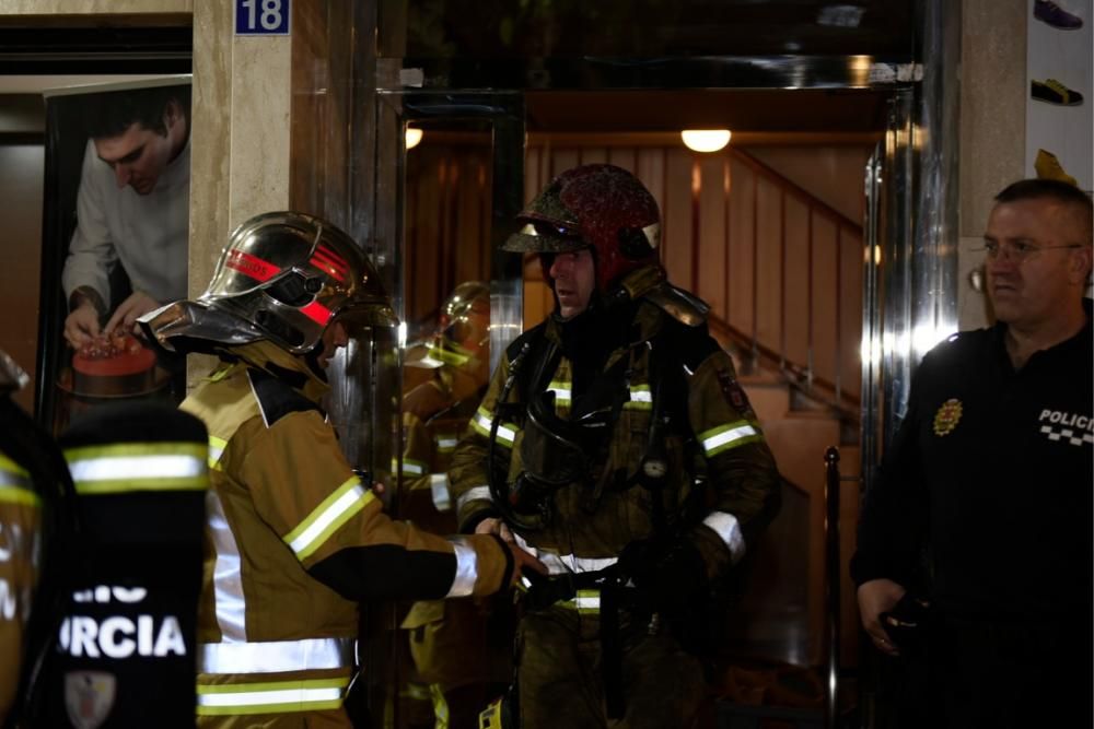 Incendio en un edificio de la plaza Camachos de Murcia