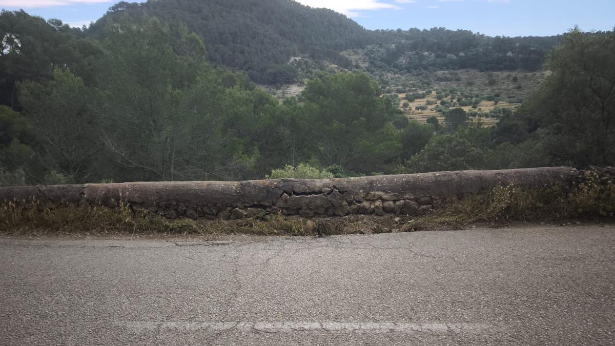 Mal estado de la carretera de Galilea a Puigpunyent.