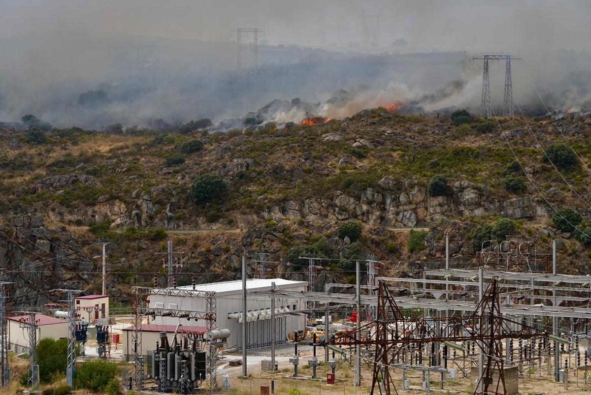 GALERÍA | Las imágenes del incendio entre Villalcampo y Muelas del Pan