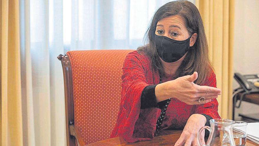 Francina Armengol: «El mismo día que se confirme un repunte, habrá nuevas restricciones»