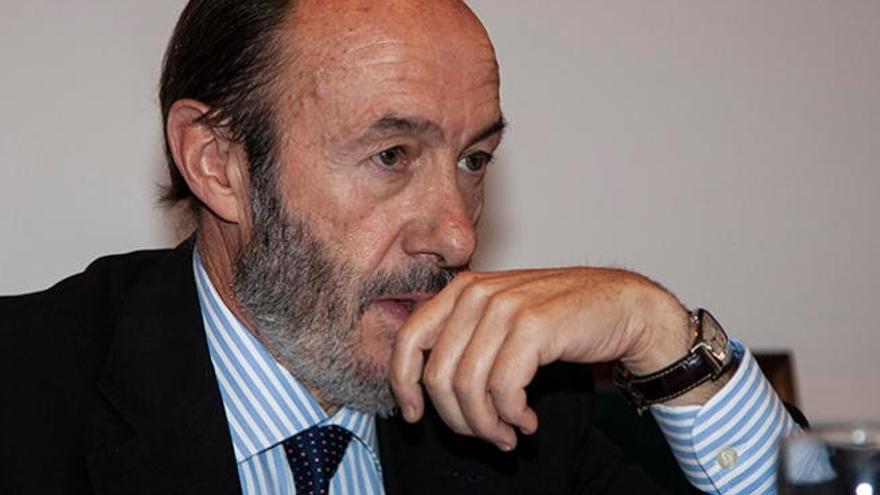 PSOE, CC, Cs y Podemos suspenden actos en Canarias por la muerte de Rubalcaba