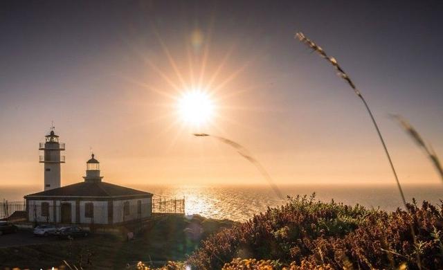 Posta de sol no cabo Touriñán, en Muxía