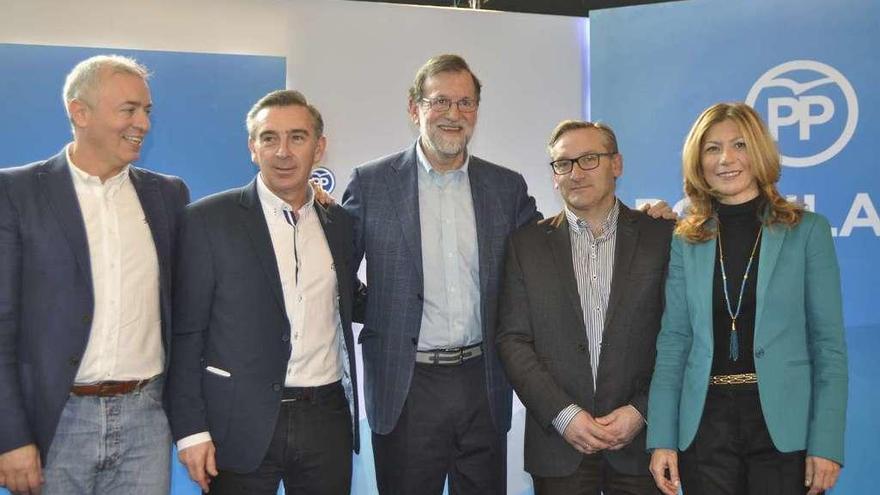 Mariano Rajoy, ayer, en la convención del PP en Zaragoza. // E. P.