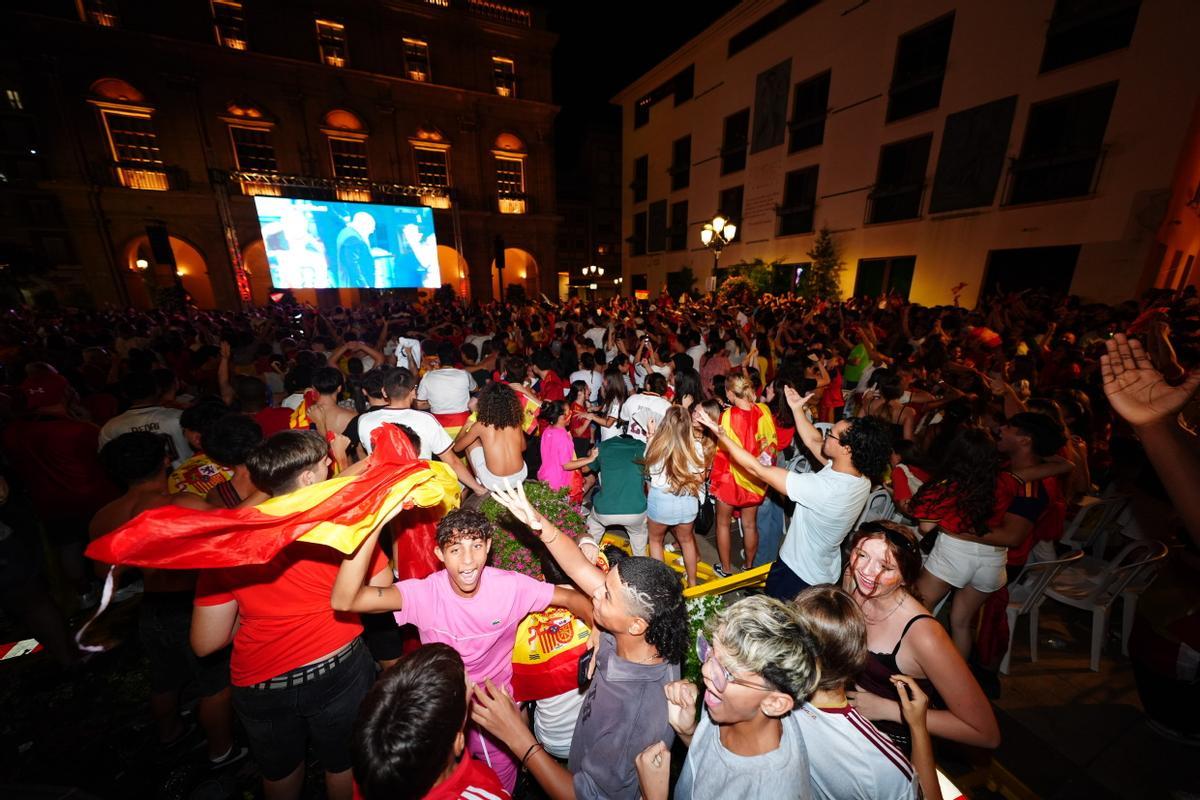 Galería: La provincia de Castellón se echa a las calles para festejar el segundo mundial de España