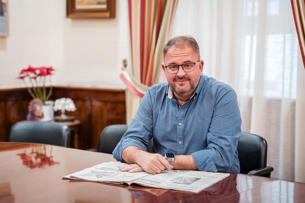 El regidor emeritense, Antonio Rodríguez Osuna, en su despacho.