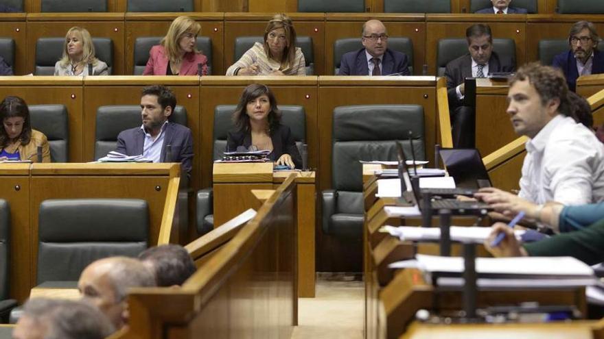 El escaño vacío de la líder del PP vasco, Arantza Quiroga, en el Parlamento de Vitoria.