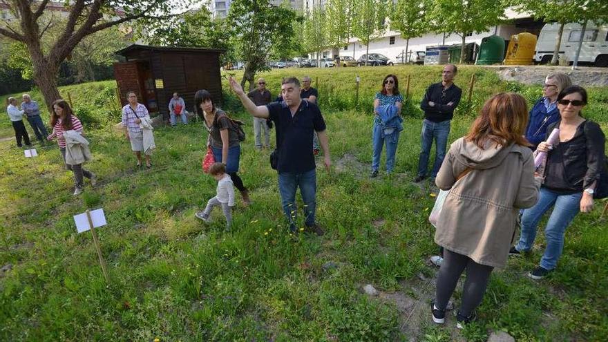 Sorteo de parcelas realizado por Castelao para el cultivo de huertas urbanas. // Gustavo Santos