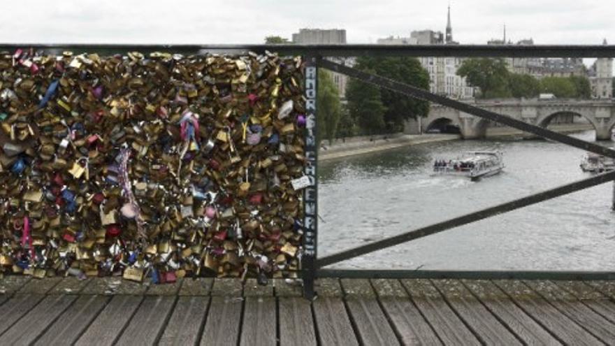 Comienza la retirada de &quot;candados del amor&quot;