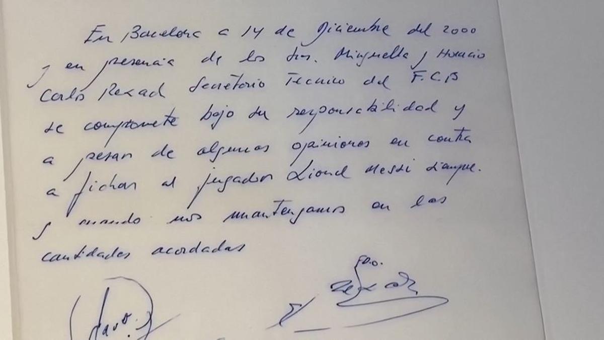 El contrato de Charly Rexach a Messi escrito en una servilleta.