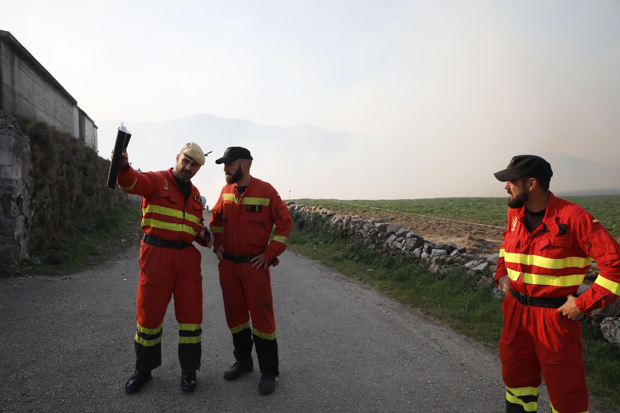 Las imágenes del preocupante incendio en Tineo