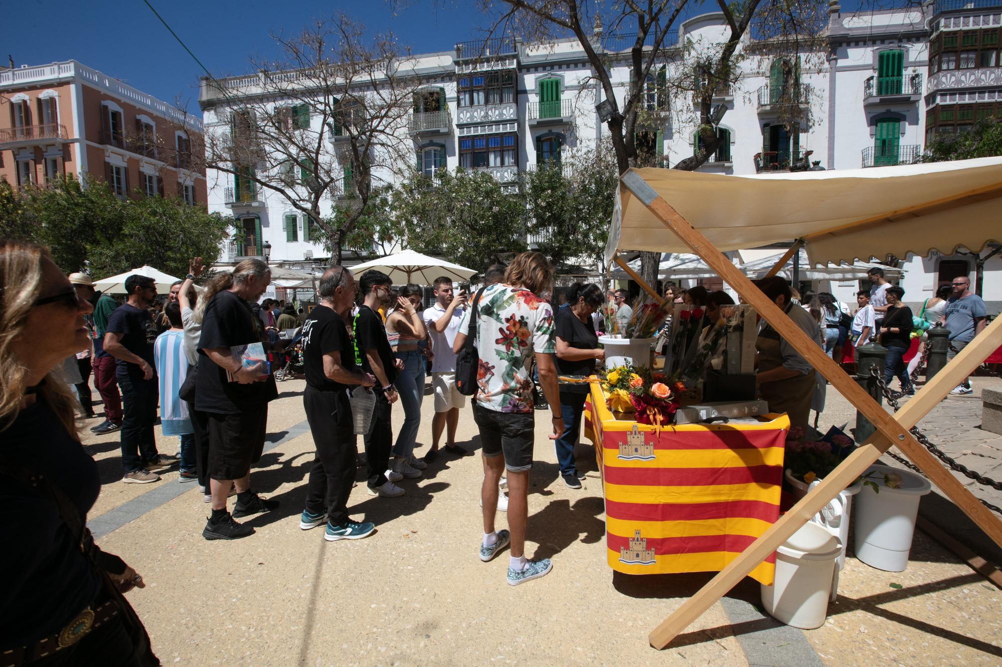 Mira aquí todas las fotos del Día de Sant Jordi en Ibiza