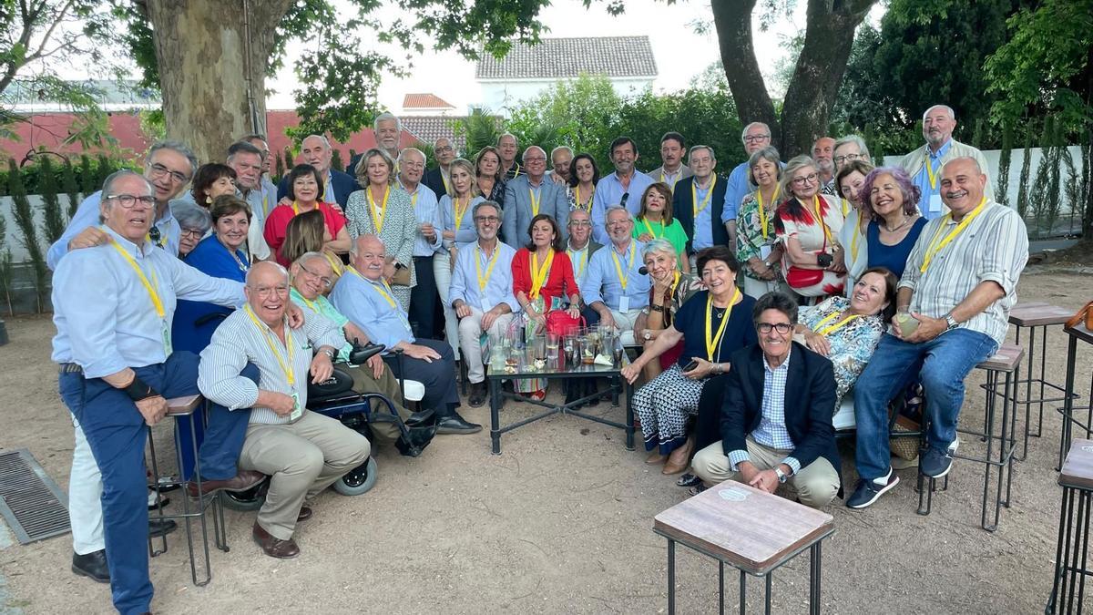 Representantes de la segunda promoción de Medicina.