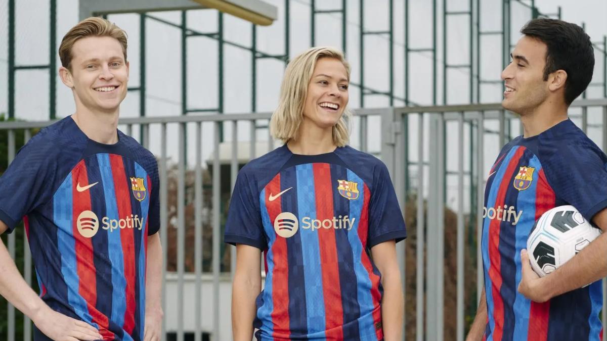 De Jong, Rolfö y Eric Garcia con la nueva equipación