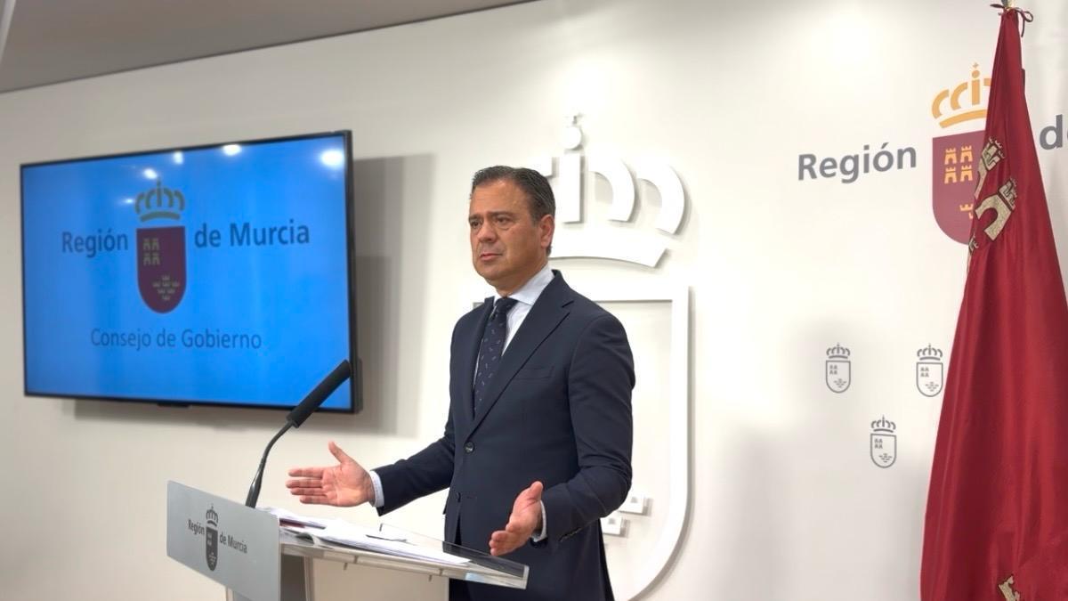 El consejero de Presidencia, Turismo, Cultura, Juventud, Deportes y Portavocía, Marcos Ortuño, este jueves