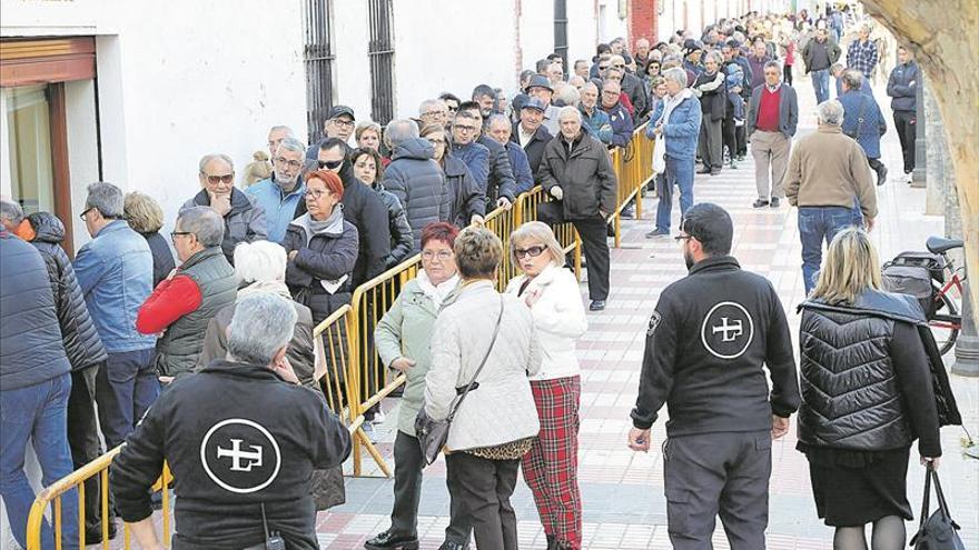 Los aficionados responden con largas colas a la Feria Taurina de Magdalena
