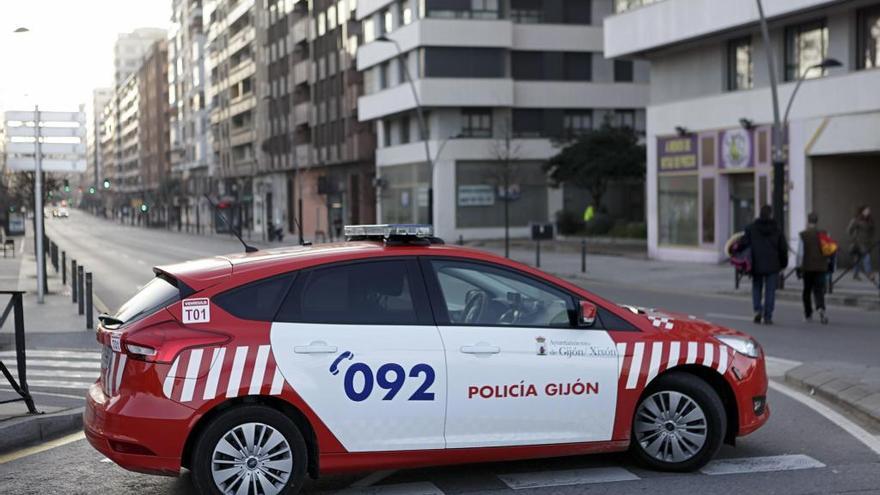 Detenido por amenazar de muerte a su pareja y destrozar el bar en el que trabaja en Gijón