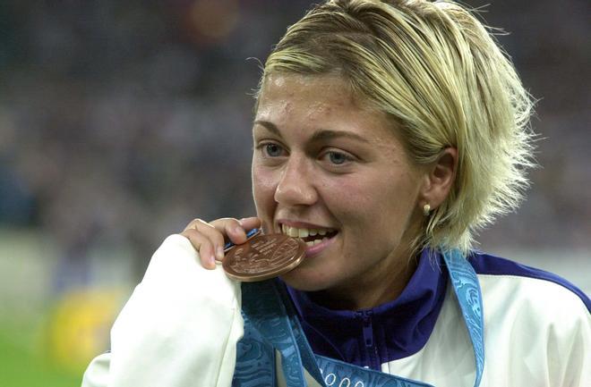 María Vasco, tras ganar su histórico bronce en los JJOO de Sidney 2000.