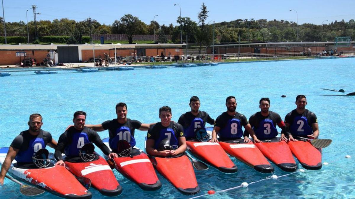 Equipo de kayak polo del Real Club Náutico Rodeira. |  // FDV