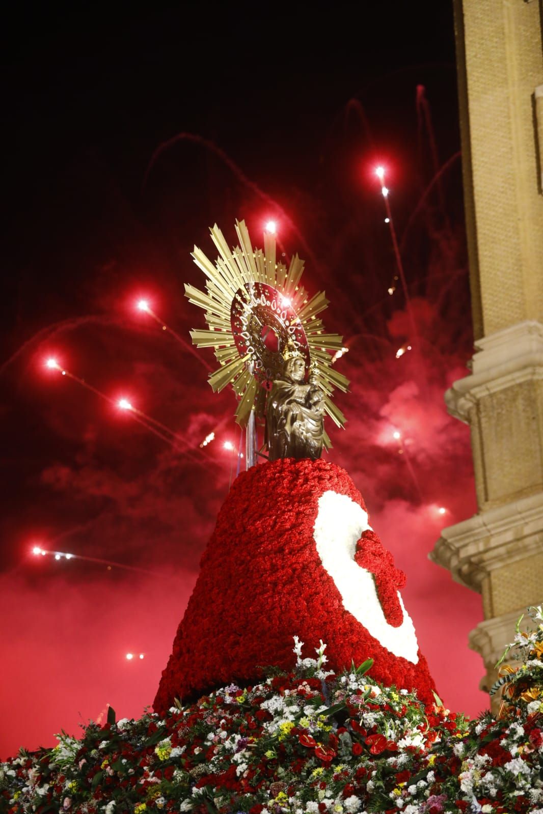 En imágenes | Los fuegos artificiales ponen el broche final a las Fiestas del Pilar 2024